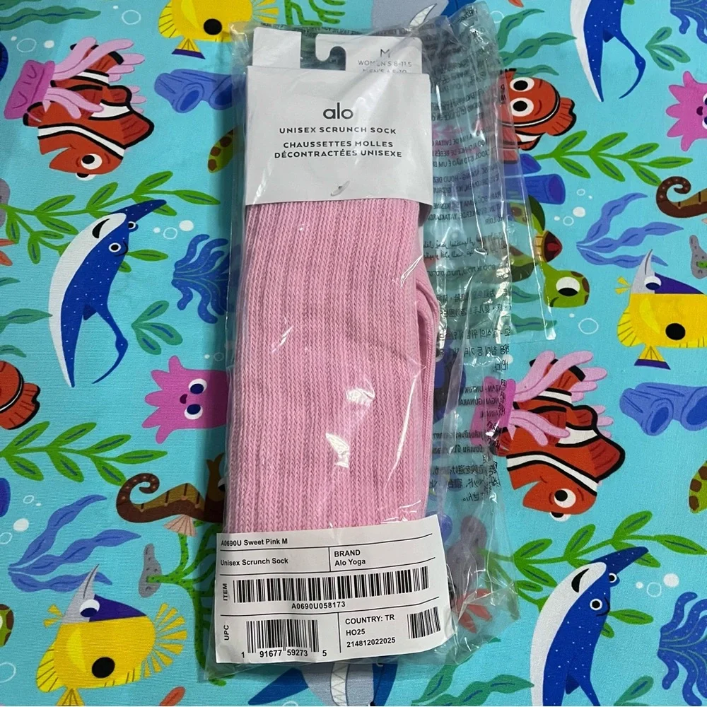 New Alo Yoga Unisex Scrunch Socks in Sweet Pink